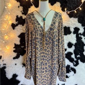 Leopard Print V-Neck Long Top